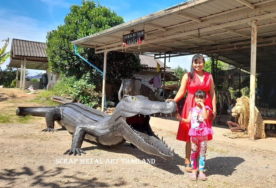 Giant crocodile sculpture, 7m (22ft) long statue, scrap metal art, made in Thailand