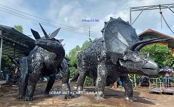 Stegosaurus statue and Triceratops Dinosaur sculpture, life size metal animal art made in Thailand